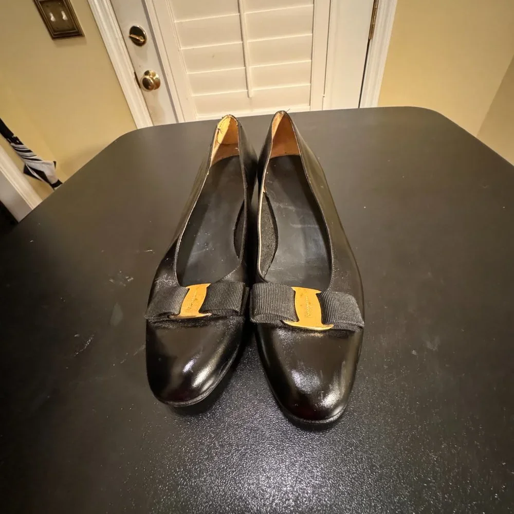 Salvatore Ferragamo size 8.5 AA black shoes